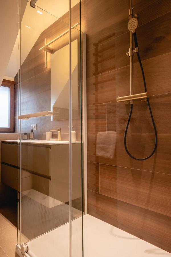 Le Nid Du Favre I - Charming Studio With Stunning Lake View Annecy Bagian luar foto