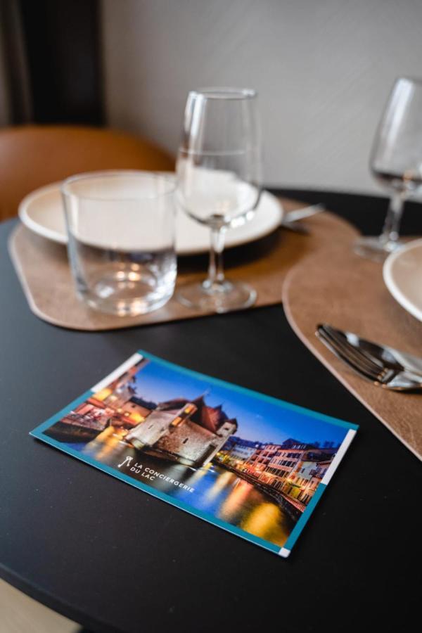 Le Nid Du Favre I - Charming Studio With Stunning Lake View Annecy Bagian luar foto